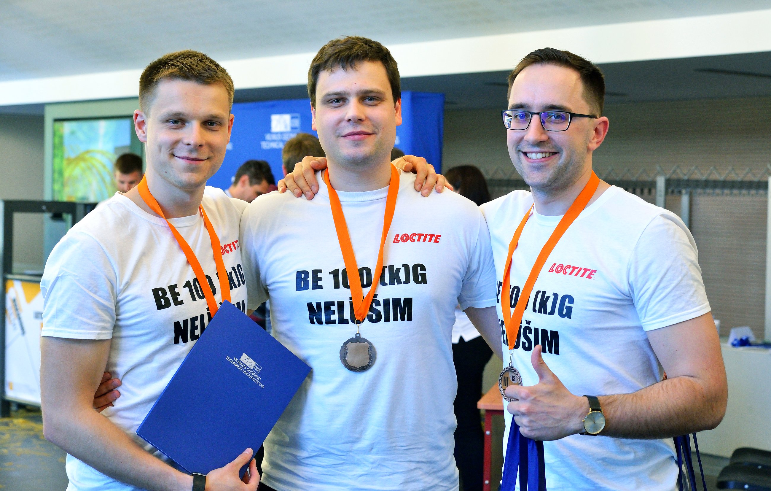 Trečios vietos nugalėtojai - VGTU absolventų komanda, čempionato veteranai Be 100 kg nelūšim