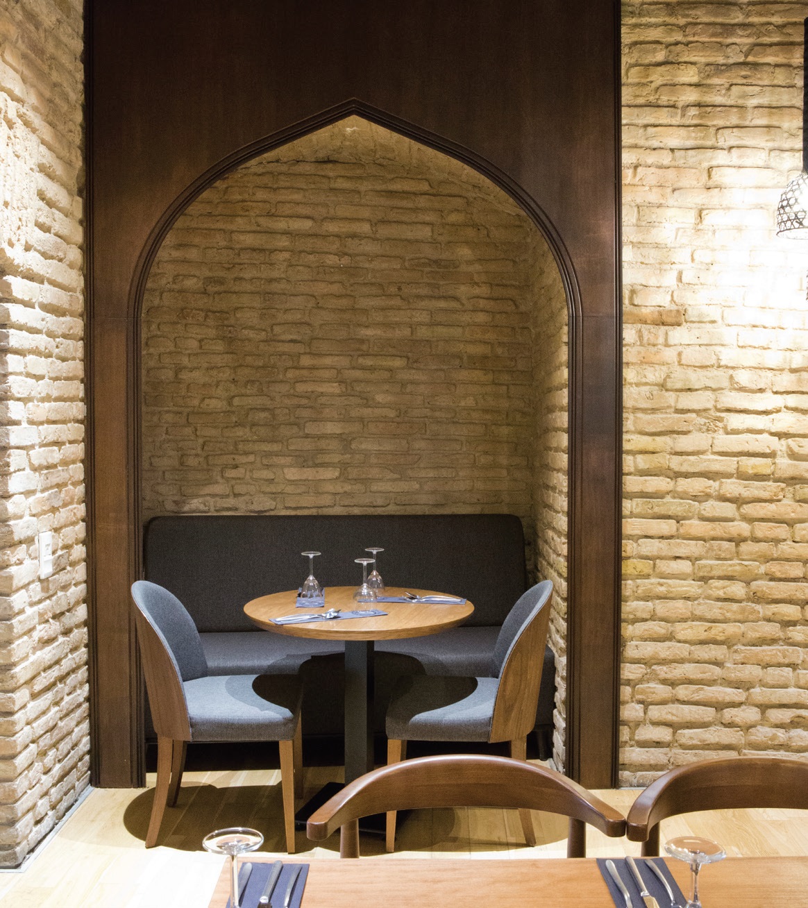 Subtilios interjero detalės byloja apie tai, kad čia – turkų virtuvės restoranas