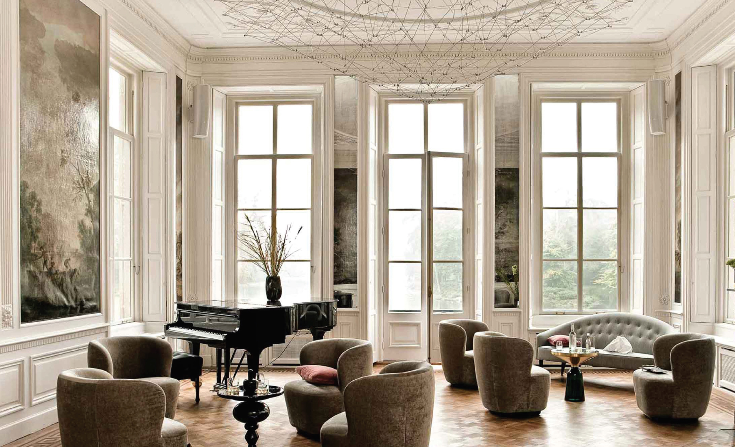Salono salėje pūpsantis fortepijonas byloja apie čia vykstančius nuostabių muzikos garsų pripildytus jaukius ir elegantiškus vakarus