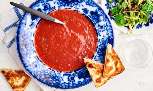 Trinta pomidorų sriuba su kesadilijomis